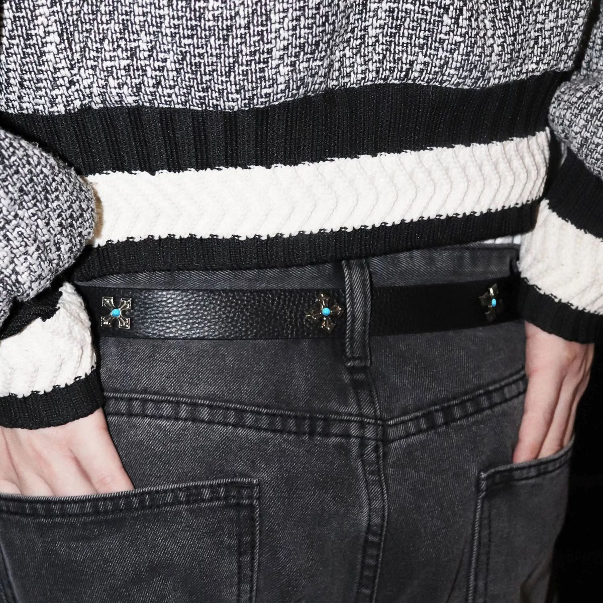 COMPLETE99% Cross Multi-color Stone Daisy Engraved Leather Waist Belt